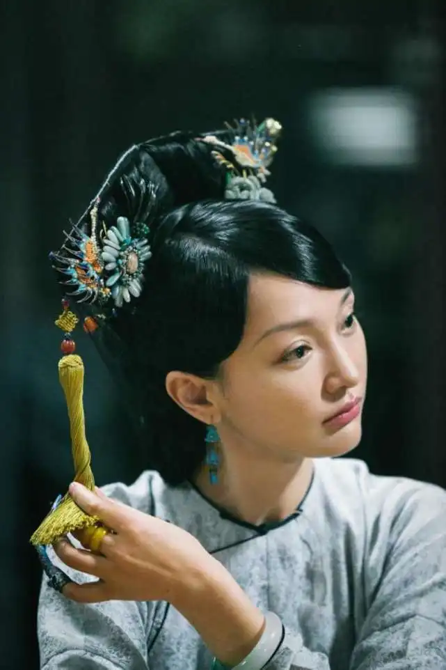 如懿传皇帝因如懿喜欢嬿婉,凌云彻因嬿婉喜欢如懿,网友同道中人