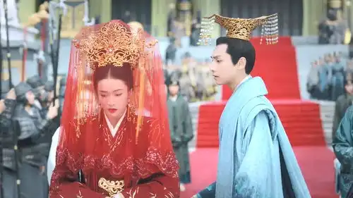 白发第1集失忆逃婚遇刺送亲容齐开局就这么惨
