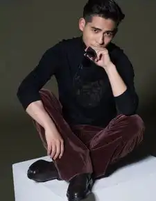 柜中美人再多,我眼里只有周渝民啊
