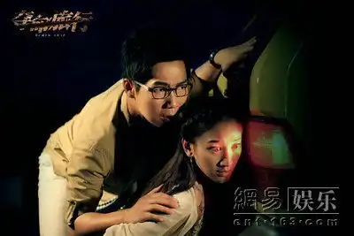 夺命旅行定档5.15品冠后台上演拖鞋太空步
