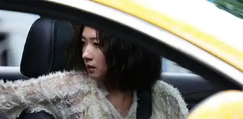 兔子暴力发布新剧照,万茜李庚希演母女,电影节首映获好评