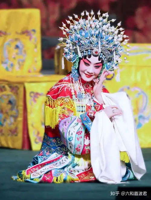 请问京剧旦角五凤凤冠和蝴蝶凤冠的区别在哪
