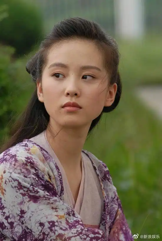 2008年射雕英雄传,刘诗诗饰演穆念慈,清秀雅致,美丽轻灵