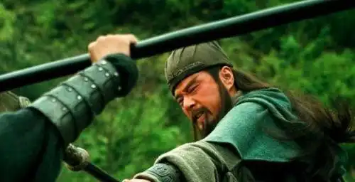 关羽为何总能一招制敌,被关羽斩于马下的人暗道阴险
