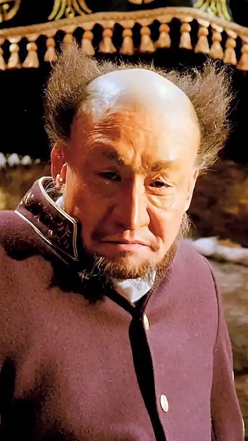 电影智取威虎山,千面影帝梁家辉将座山雕的阴暗狠辣刻画