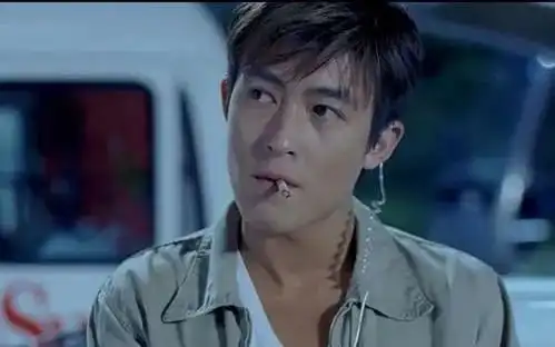 40岁陈冠希近照曝光网民激赞鱼尾纹不减他帅气
