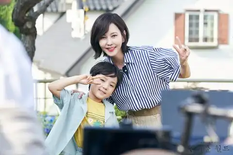 相差26岁真的不可以金南珠与车银优搭戏,友人真实反应演母子吗新剧美好世界角色设定愈加令人好奇
