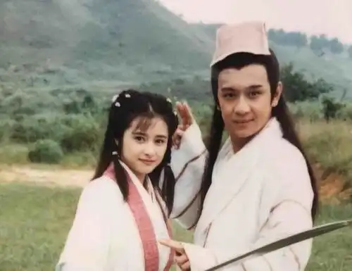 何美钿,她是金庸剧里最美的小尼姑最俏钟灵还是连城诀的戚芳
