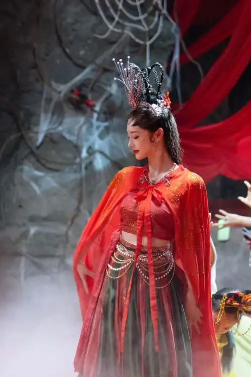 组图周洁琼蜘蛛精造型美照曝光身穿红色古装还原度超高
