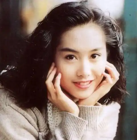 朱茵性感剧照被曝光,她称是被骗出演,仙子形象荡然无存
