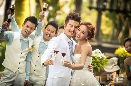 浪漫户外草坪婚礼攻略草坪婚礼也可以省钱又省心