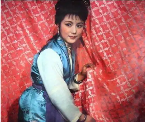 87红楼梦试妆照袭人演宝钗,黛玉演惜春,个个都是画里来的
