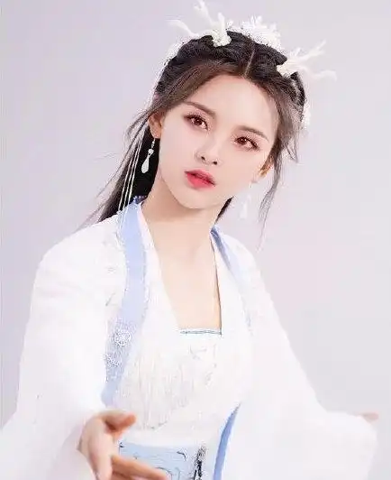 锦鲤少女杨超越将夜2古装造型曝光,穿搭可谓是仙气十足
