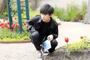 时代俊峰打压易烊千玺,证据确凿,粉丝们忍无可忍
