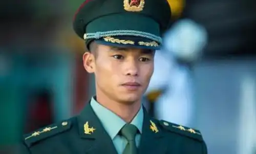 货真价实的战狼,2秒便能放倒壮汉,连吴京都敬他三分