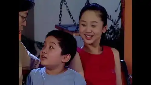 家有儿女刘梅不让孩子们吃零食,怎料刘星竟偷偷吃,当场被逮住