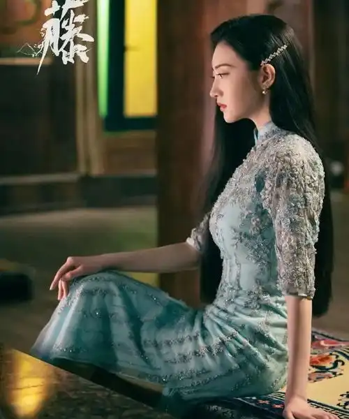 曾被金主包养后抛弃王思聪不敢惹的景甜终靠司藤翻红,32岁的她凭什么