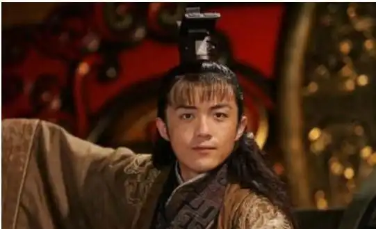 三十而已全员古装造型顾佳钟晓芹惊艳,许幻山辣眼睛
