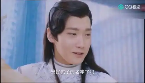 双世宠妃生娃花絮一激动假发套掉了抱娃的八王爷被调侃傻大个