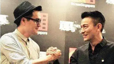 他曾是万梓良的小弟,为寻求突破,决定往电影圈发展,无奈离开