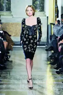 优雅女人必修元素温软天鹅绒
