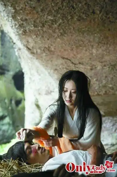 图上女子所穿的衣服,叫什麽