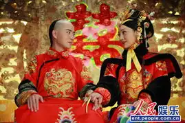末代皇帝传奇曝剧照余少群玩电话很天真
