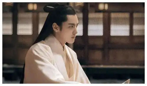 孙俪晒照公布新剧进展,带上杨超越也无压力,果然杨紫还是差远了