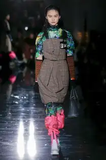 穿prada的女人都是女王不穿prada是因为买不起