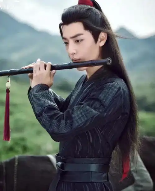 本以为肖战古装够惊艳了,当换上医生手术服,网友确定28岁
