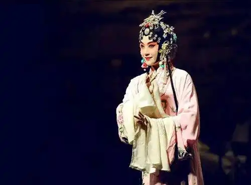 功能对等理论视域下昆曲英译中的舍与得以桃花扇许渊冲译本为例上