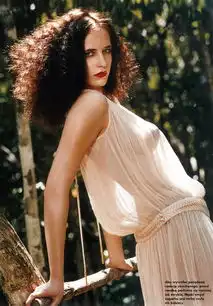 一个集高贵,冷艳,可爱,冷酷合逗比于一身的性感女人
