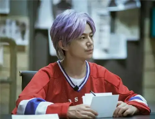 明侦里白敬亭变梗王不算啥,高级脸的他开起车都停不住