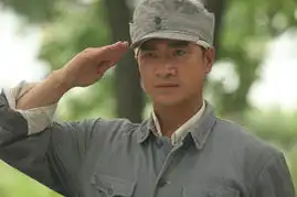 桐柏英雄剧照曝光何晟铭不爱黄袍爱军装
