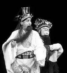 京剧言派创始人言菊朋,他的孙子言兴朋近况如何
