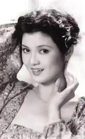 23岁嫁豪门连生5胎,却被王祖贤摧毁婚姻,谢玲玲逆袭身价数十亿
