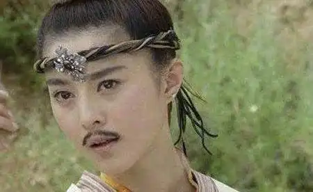 全员装瞎,影视剧中雷人的女扮男装,我的智商受到了侮辱
