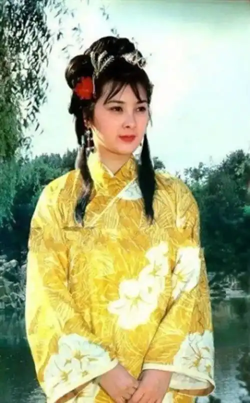 87版红楼梦的戏服究竟有多美
