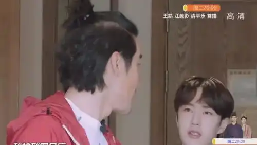 有翡又晒新剧照,赵丽颖手握长刀眼中含泪,束发扮相少女感强
