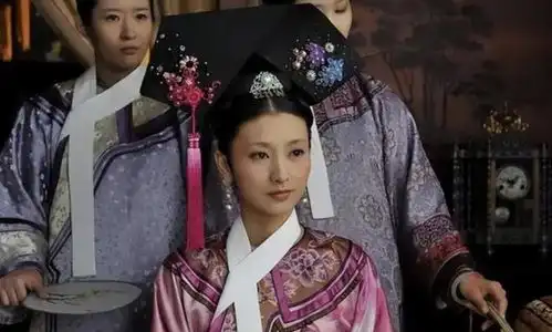 甄嬛传演员重聚颖儿最漂亮,蒋欣头顶有白发,唐艺昕笑得甜
