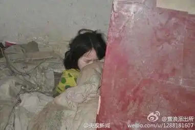 女童被母亲遗弃与父亲吃发霉馒头蜗居地下车库图