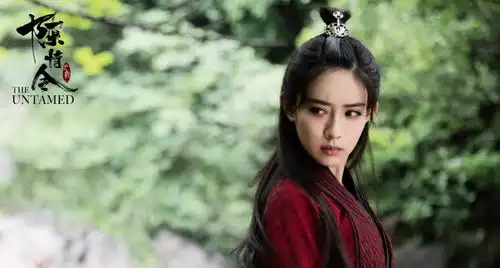 陈情令她演冷艳温情,换上现代装却似人间天使,笑容超甜