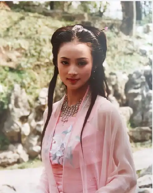 自古珠宝配美人,古代的四大美人美貌绝世,却也离不开首饰的美化
