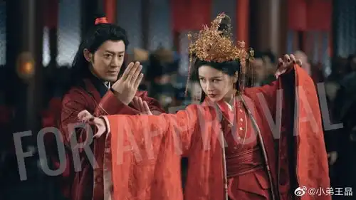 新倚天屠龙记袭来王晶力推美女云千千回应林峰的争议
