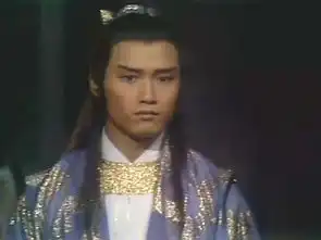 苗侨伟一家四口同框,戚美珍老的认不出,一双儿女颜值一言难说
