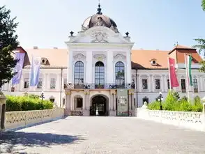 寻觅茜茜公主身影匈牙利布达佩斯茜茜公主行宫布达城堡半日游含市区酒店接送