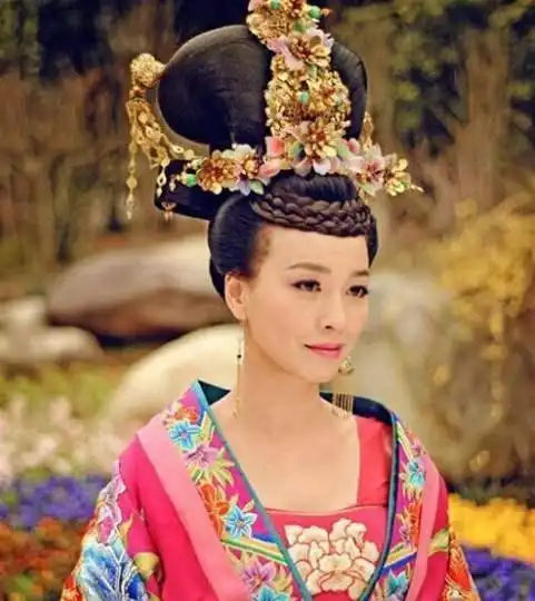 深入解读古代后宫制度从皇后到嫔妃,揭秘宫廷女性的名号与品阶
