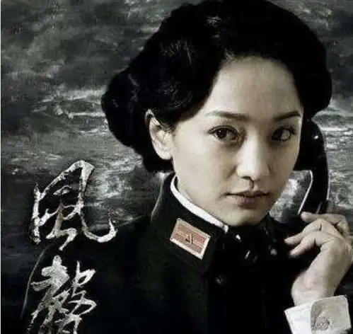 郑爽最新谍战剧照,顶着齐刘海穿军装被网友喷成筛子