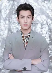 王俊凯退出中餐厅看到接替嘉宾后,网友黄晓明对手来了