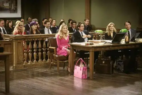 律政俏佳人主演威瑟斯彭,与女儿穿同款毛衣合照,神似双胞胎